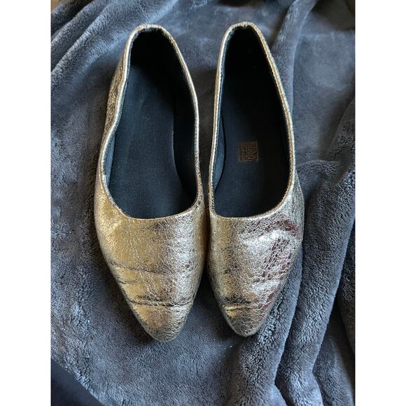 Crinkle Metallic Flats - GUC - 9 - Picture 3 of 10
